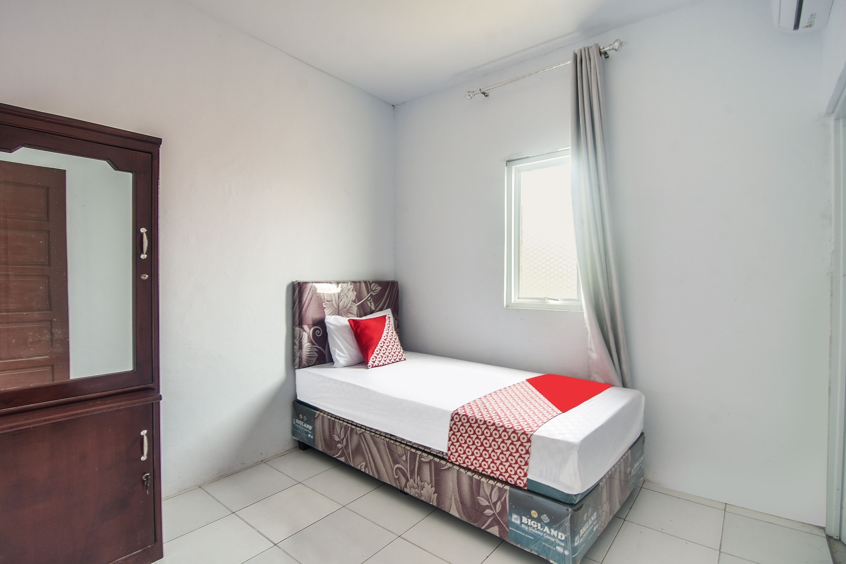 Spot On 92000 3m Kost Dan Homestay