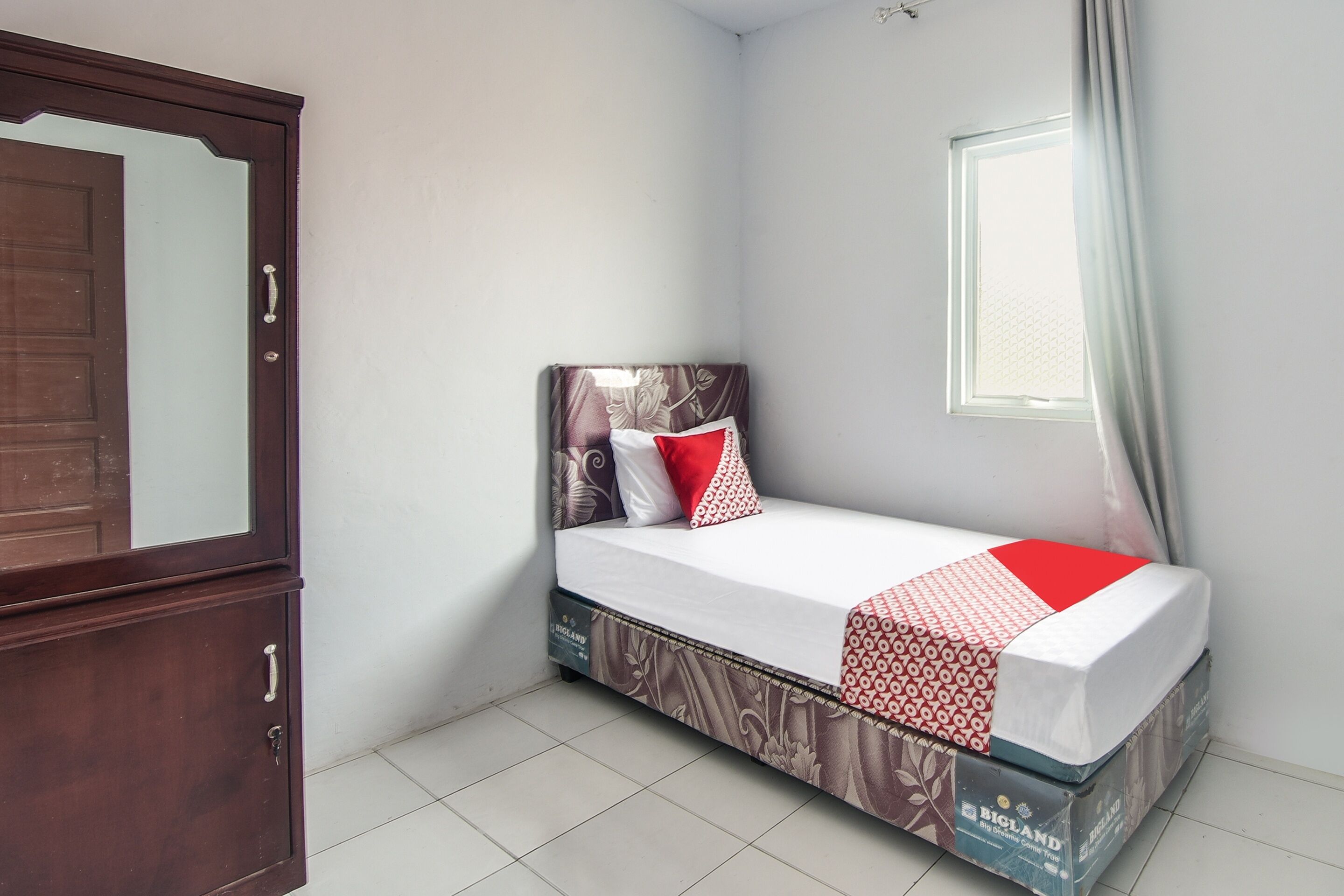 Spot On 92000 3m Kost Dan Homestay