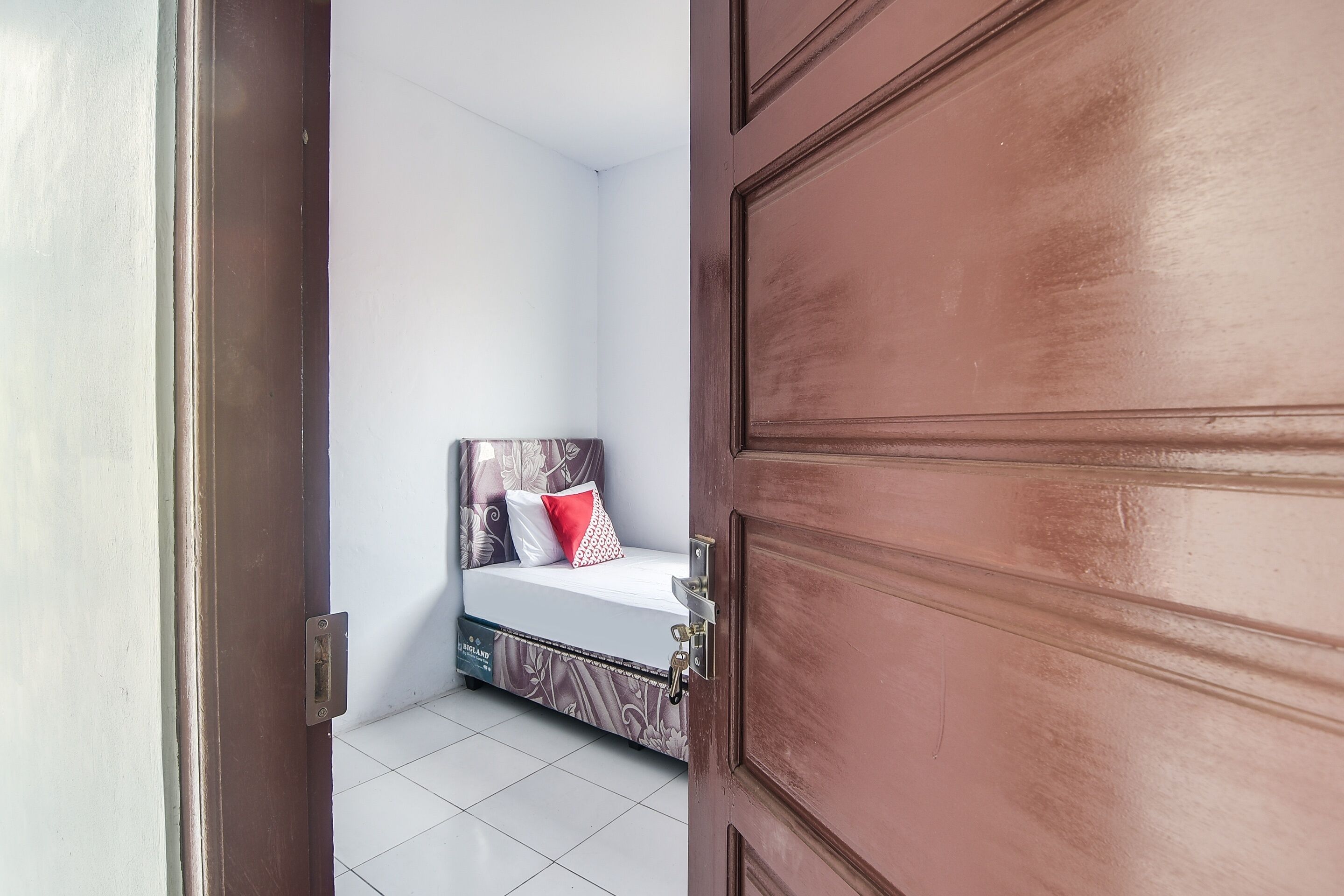 Spot On 92000 3m Kost Dan Homestay