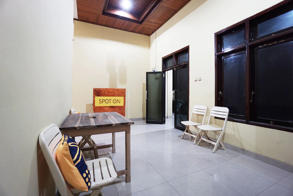 Tiga Mas Inn by OYO Rooms