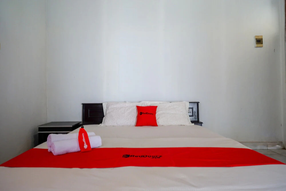 Hotel Horas Palopo by RedDoorz