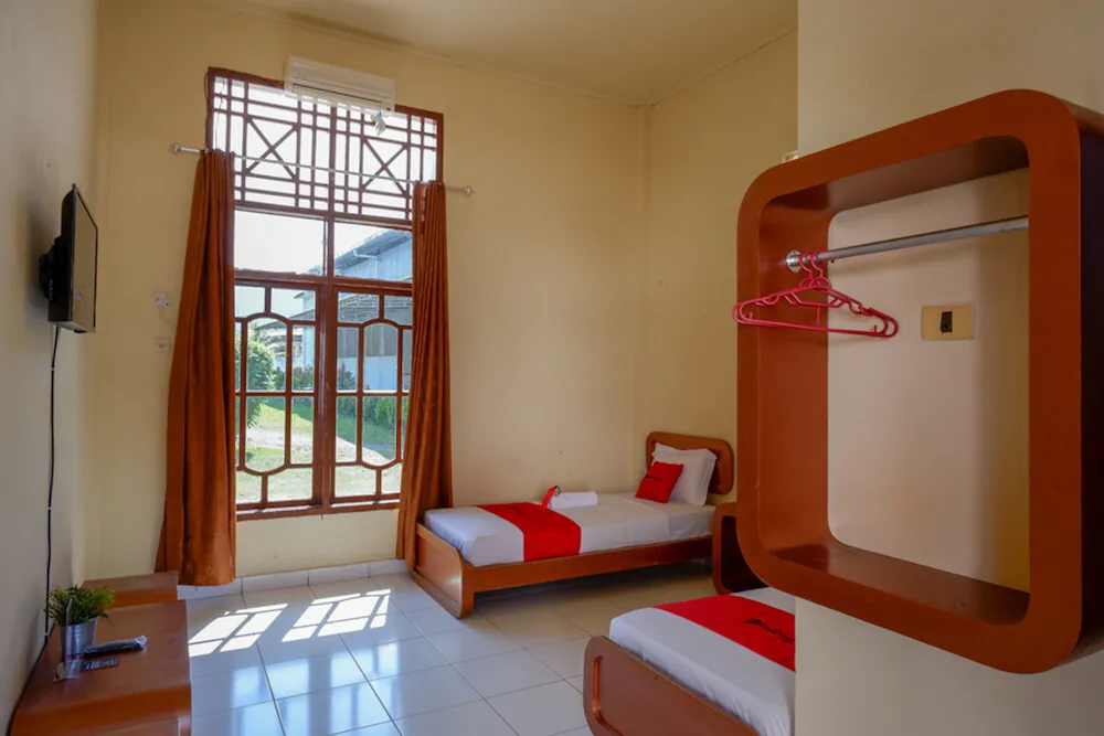 Hotel Horas Palopo by RedDoorz