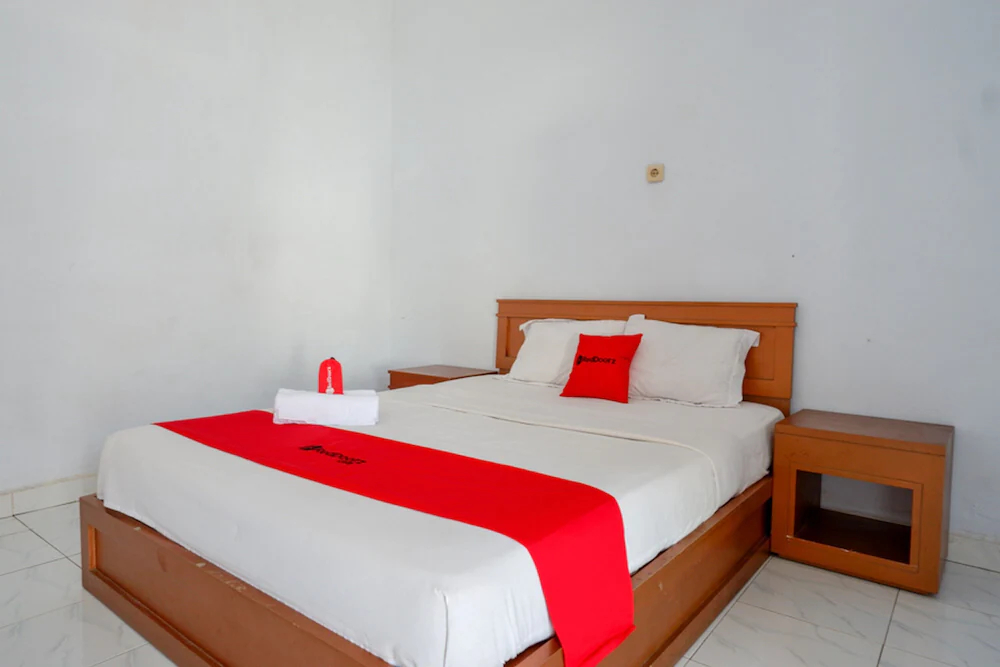 Hotel Horas Palopo by RedDoorz