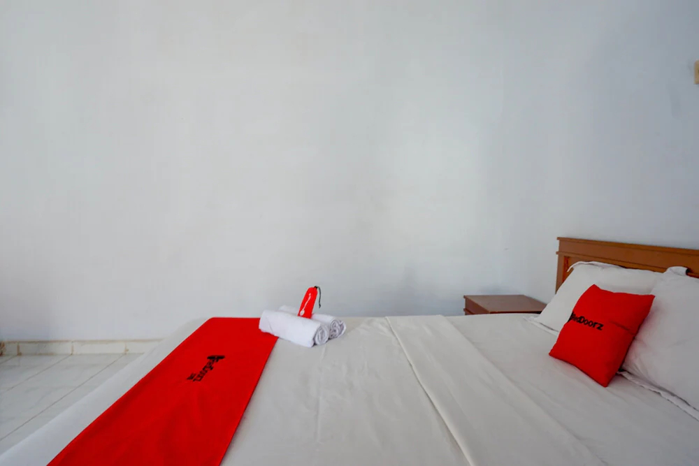 Hotel Horas Palopo by RedDoorz