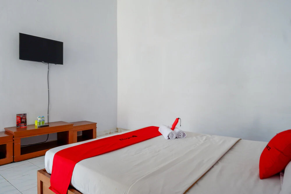 Hotel Horas Palopo by RedDoorz