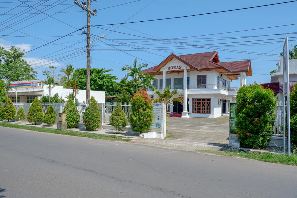 Hotel Horas Palopo by RedDoorz