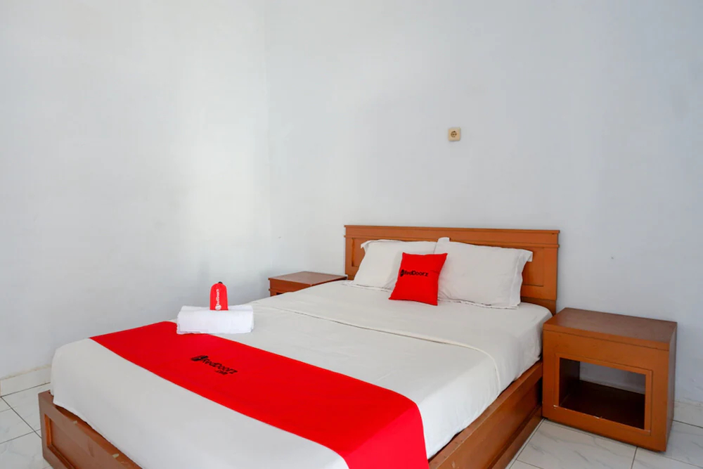 Hotel Horas Palopo by RedDoorz