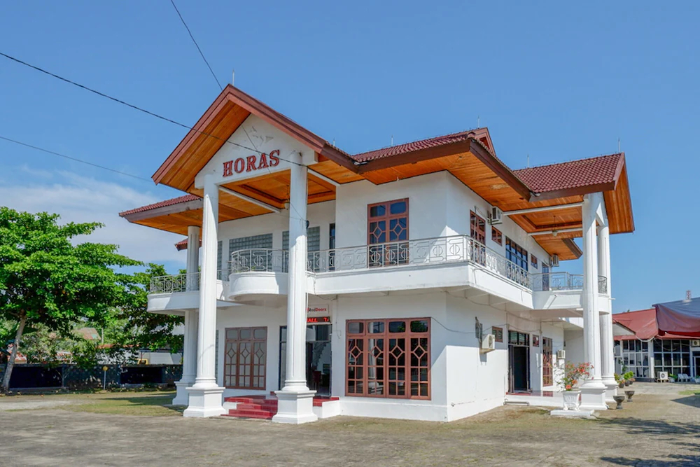 Hotel Horas Palopo by RedDoorz