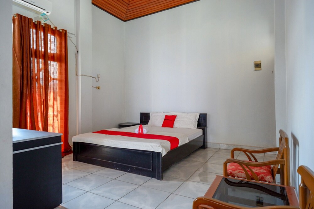 Hotel Horas Palopo by RedDoorz