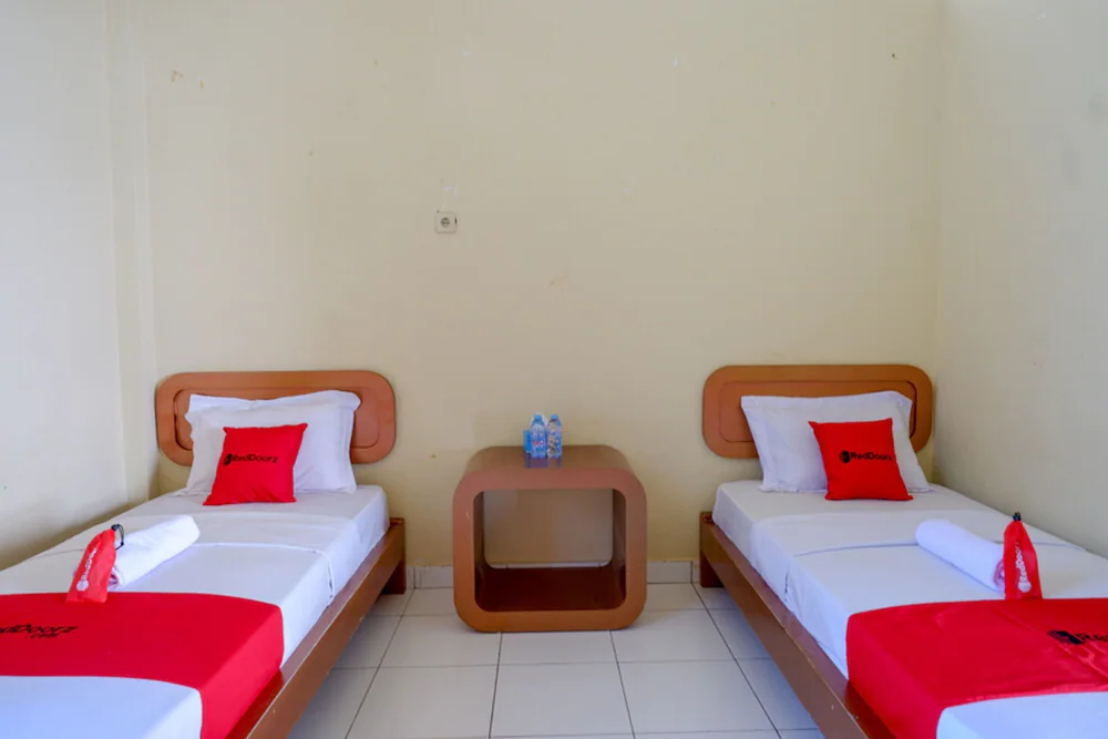 Hotel Horas Palopo by RedDoorz
