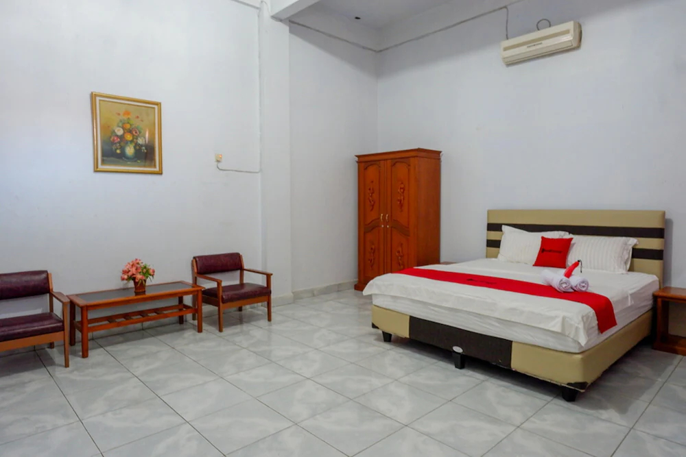 Hotel Horas Palopo by RedDoorz
