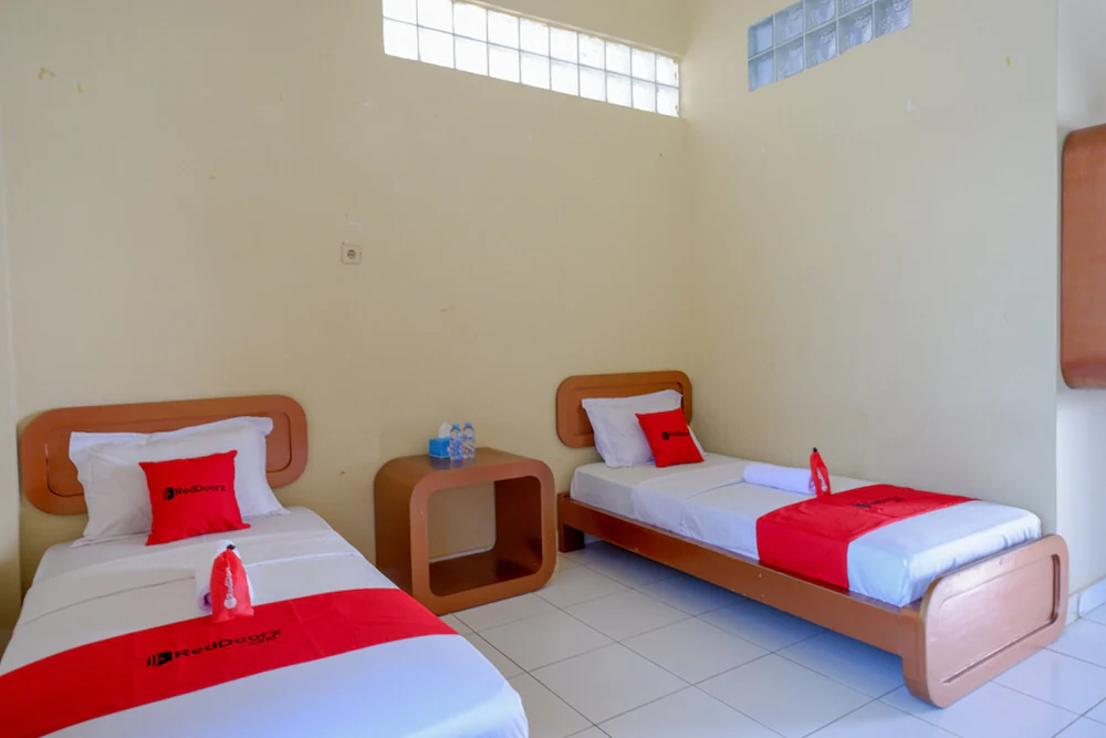 Hotel Horas Palopo by RedDoorz
