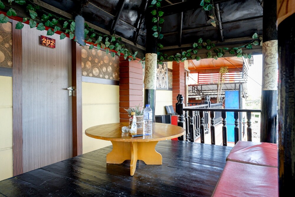 RedDoorz Near Pantai Labombo