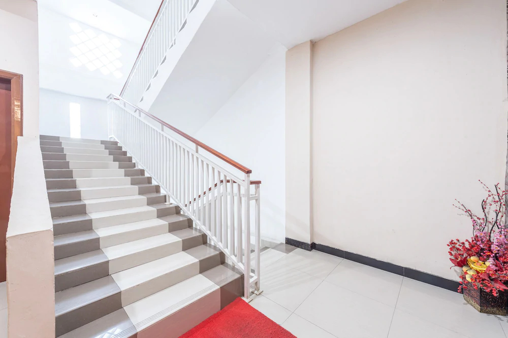 Airy Tatura Emmy Saelan 33 Palu