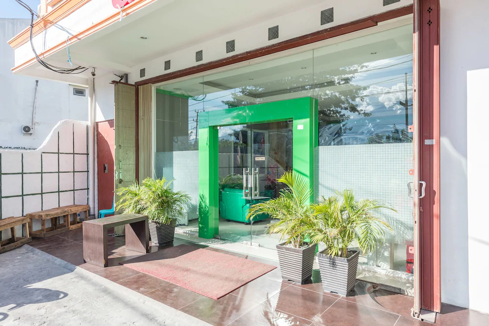 Airy Tatura Emmy Saelan 33 Palu