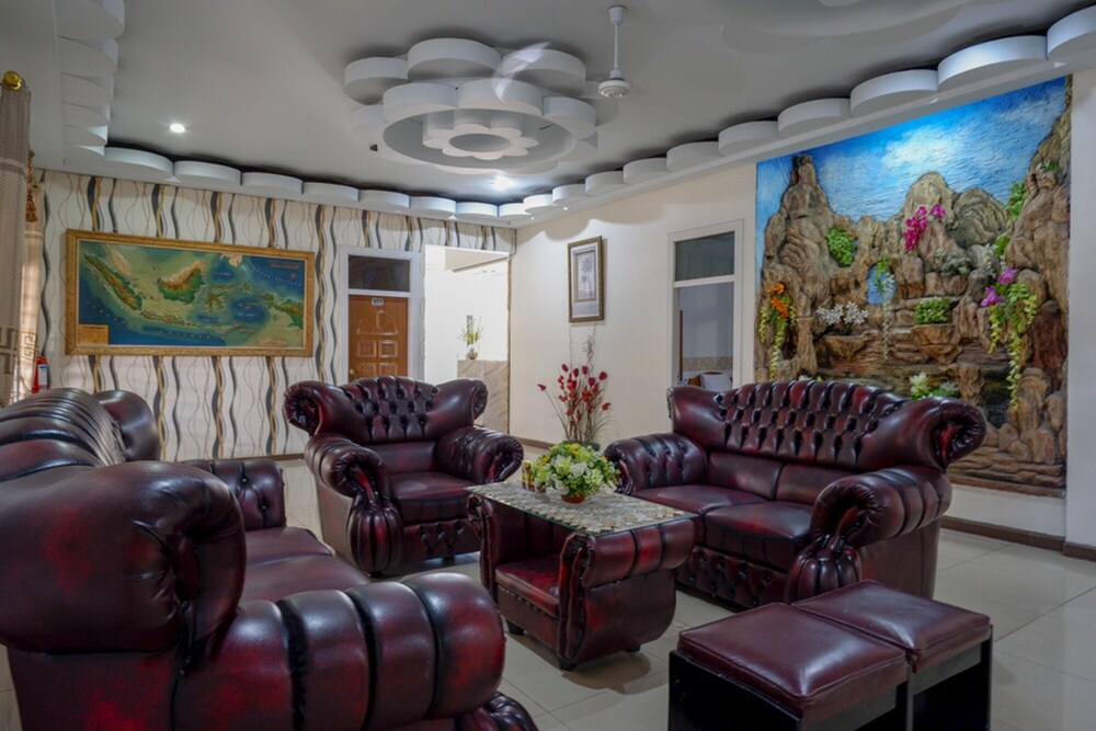 Alam Raya Hotel by RedDoorz