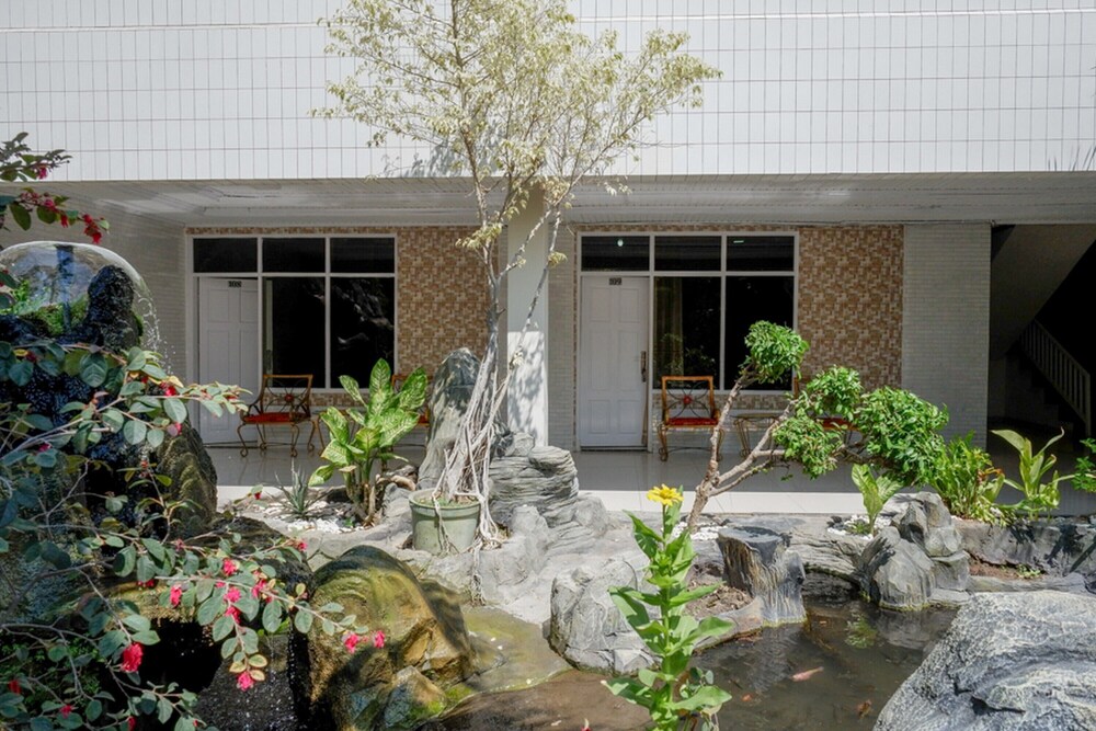 Alam Raya Hotel by RedDoorz