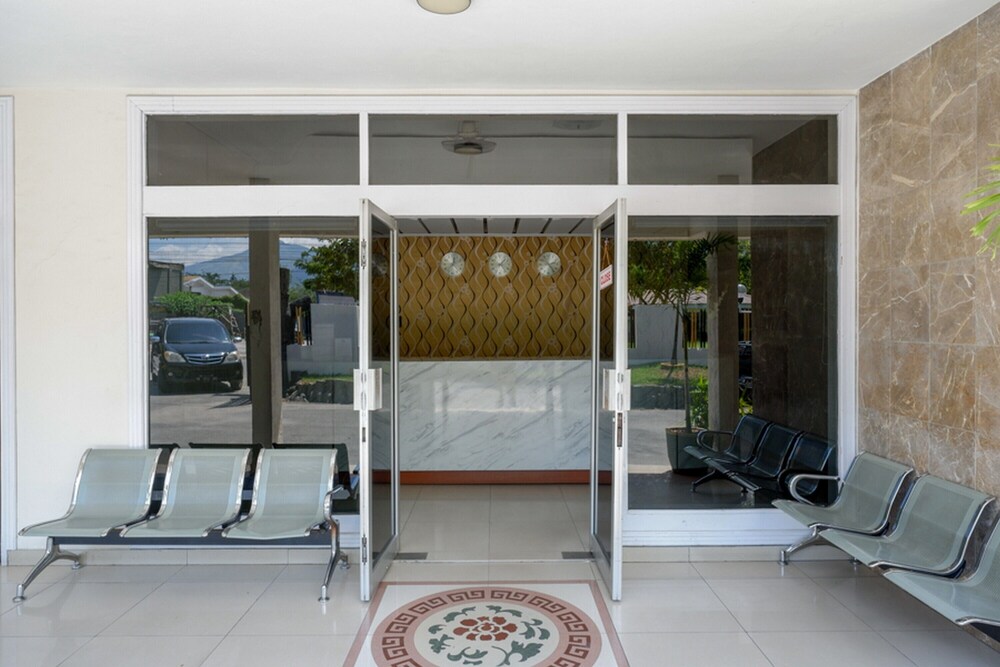 Alam Raya Hotel by RedDoorz