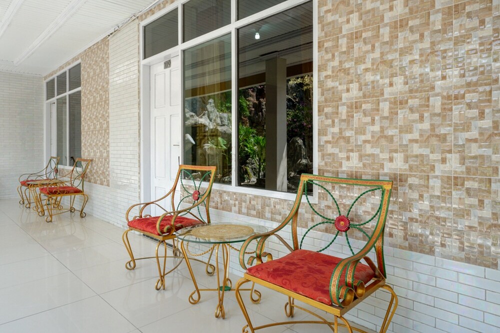 Alam Raya Hotel by RedDoorz
