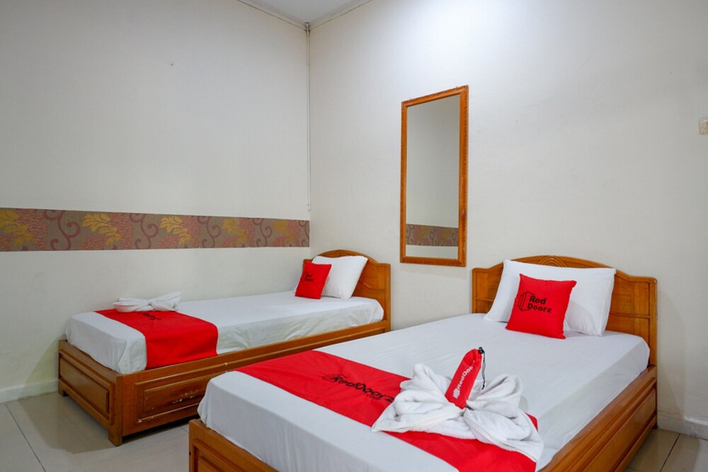 Alam Raya Hotel by RedDoorz