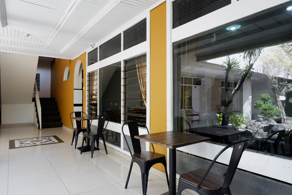 Alam Raya Hotel by RedDoorz
