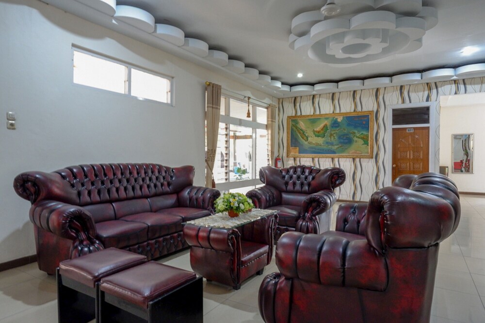 Alam Raya Hotel by RedDoorz