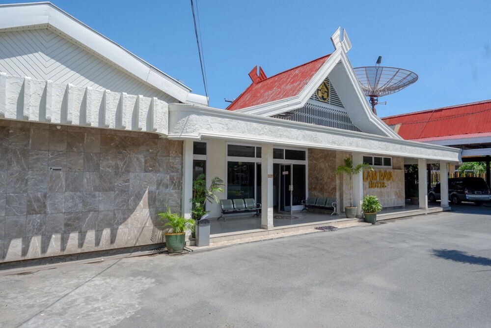 Alam Raya Hotel by RedDoorz
