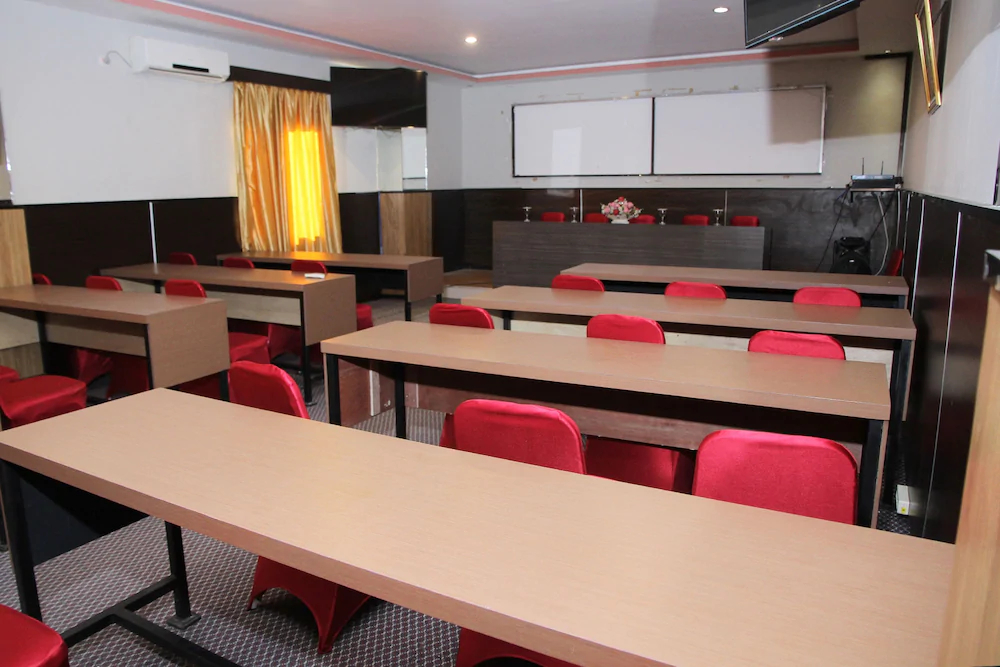 Brizky Hotel by OYO Rooms