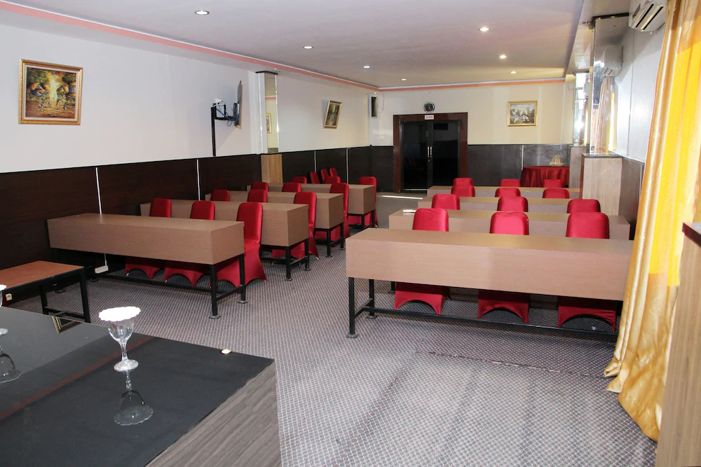Brizky Hotel by OYO Rooms