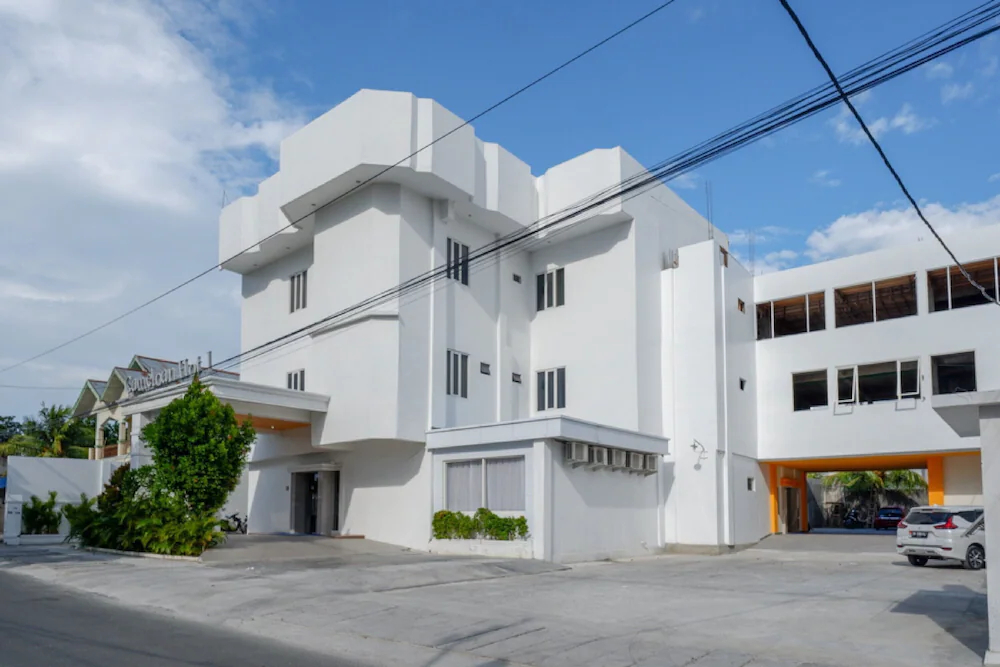 Cameloan Hotel