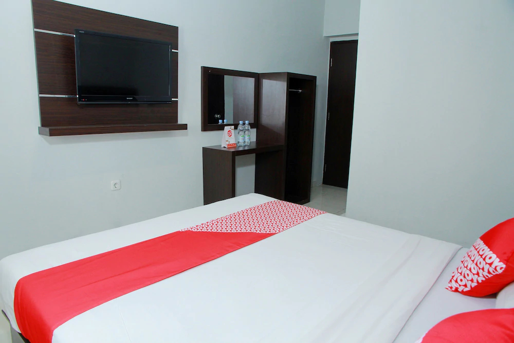 Grand Wisata Hotel by OYO Rooms