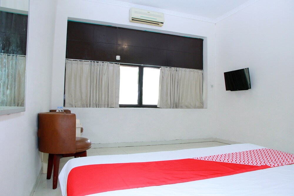 Grand Wisata Hotel by OYO Rooms