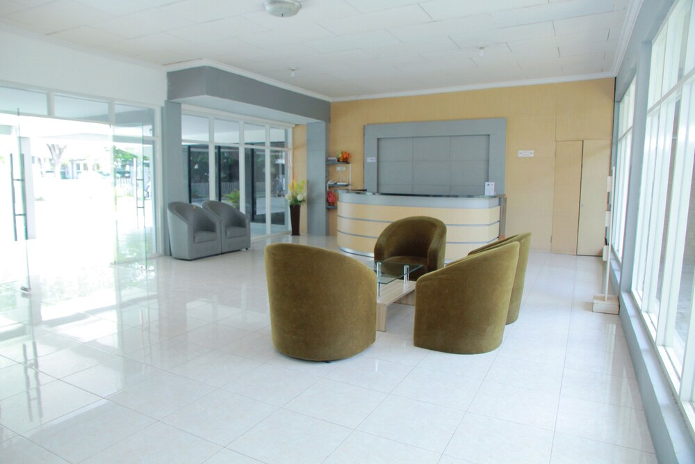 Grand Wisata Hotel by OYO Rooms