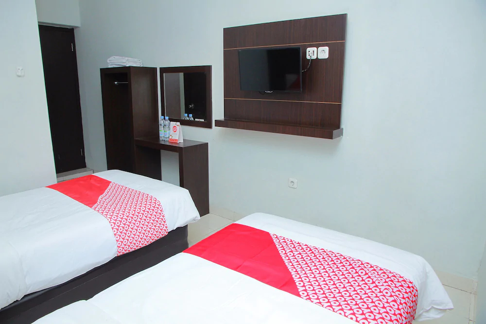 Grand Wisata Hotel by OYO Rooms
