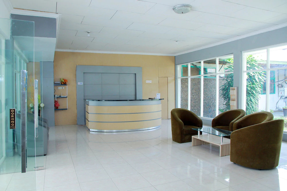 Grand Wisata Hotel by OYO Rooms