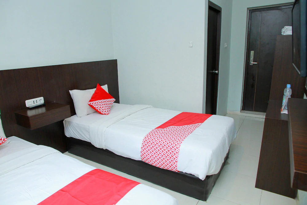 Grand Wisata Hotel by OYO Rooms