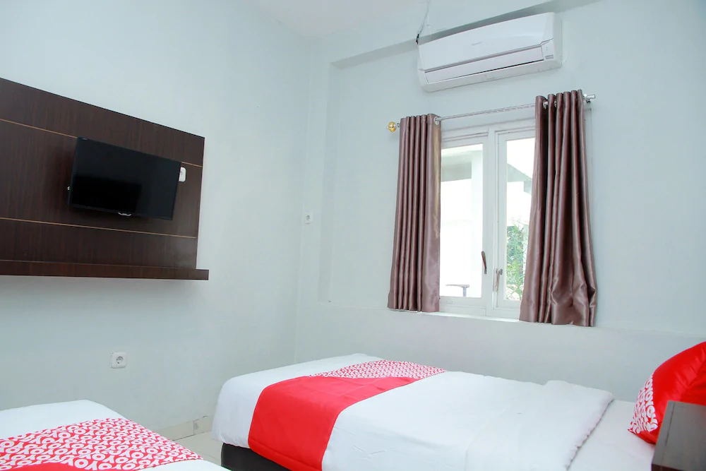 Grand Wisata Hotel by OYO Rooms