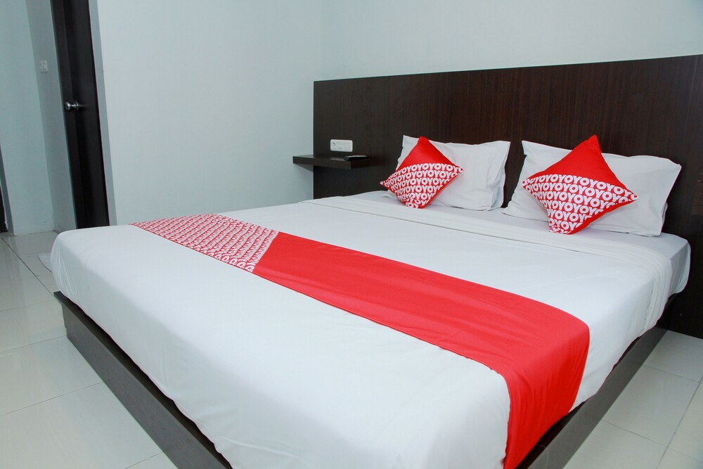 Grand Wisata Hotel by OYO Rooms