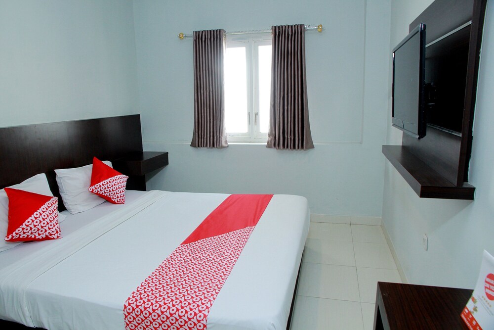 Grand Wisata Hotel by OYO Rooms