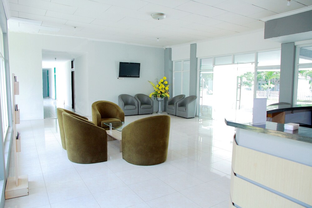 Grand Wisata Hotel by OYO Rooms