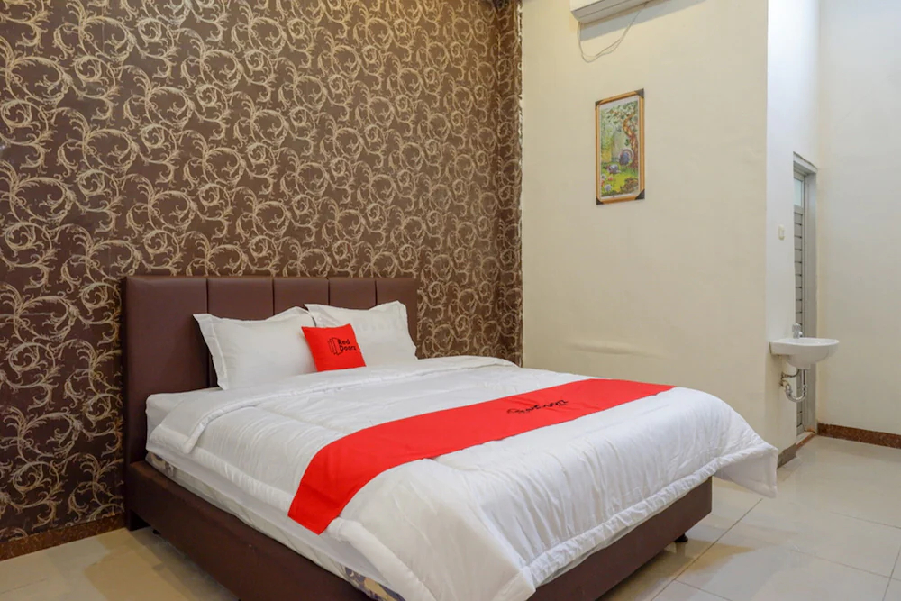 Pattimura Guesthouse by RedDoorz