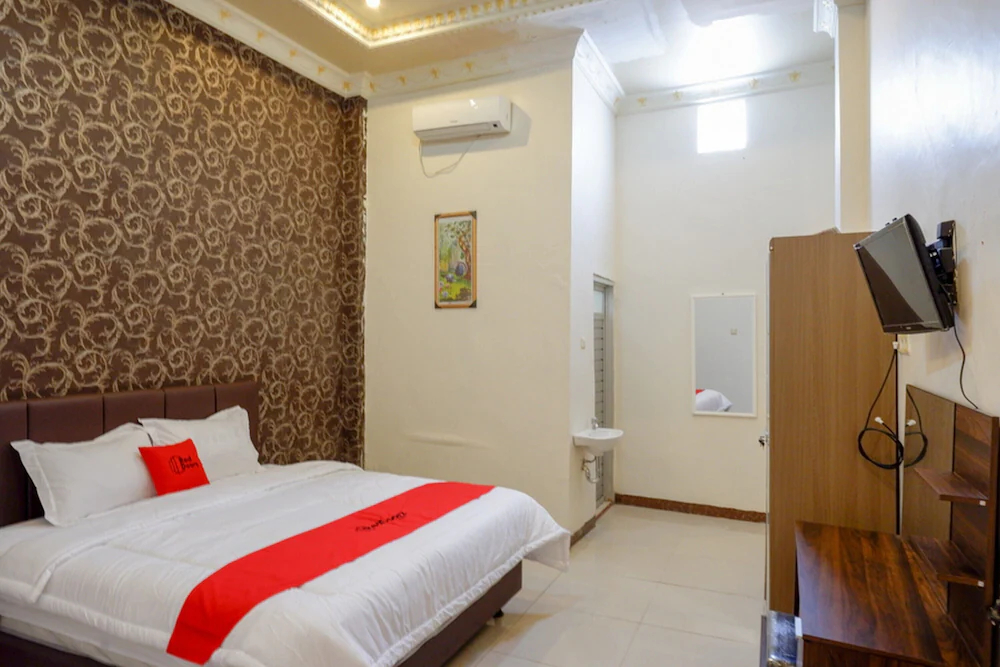 Pattimura Guesthouse by RedDoorz