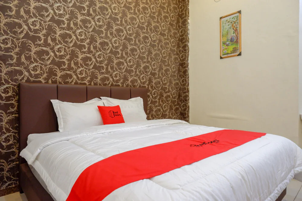 Pattimura Guesthouse by RedDoorz