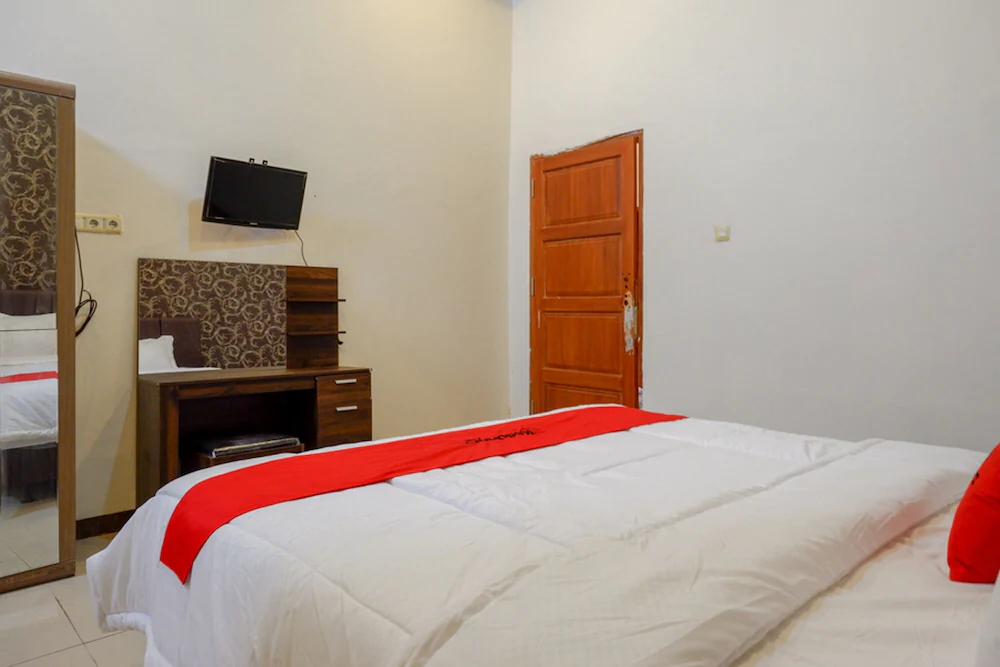 Pattimura Guesthouse by RedDoorz