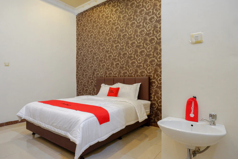 Pattimura Guesthouse by RedDoorz