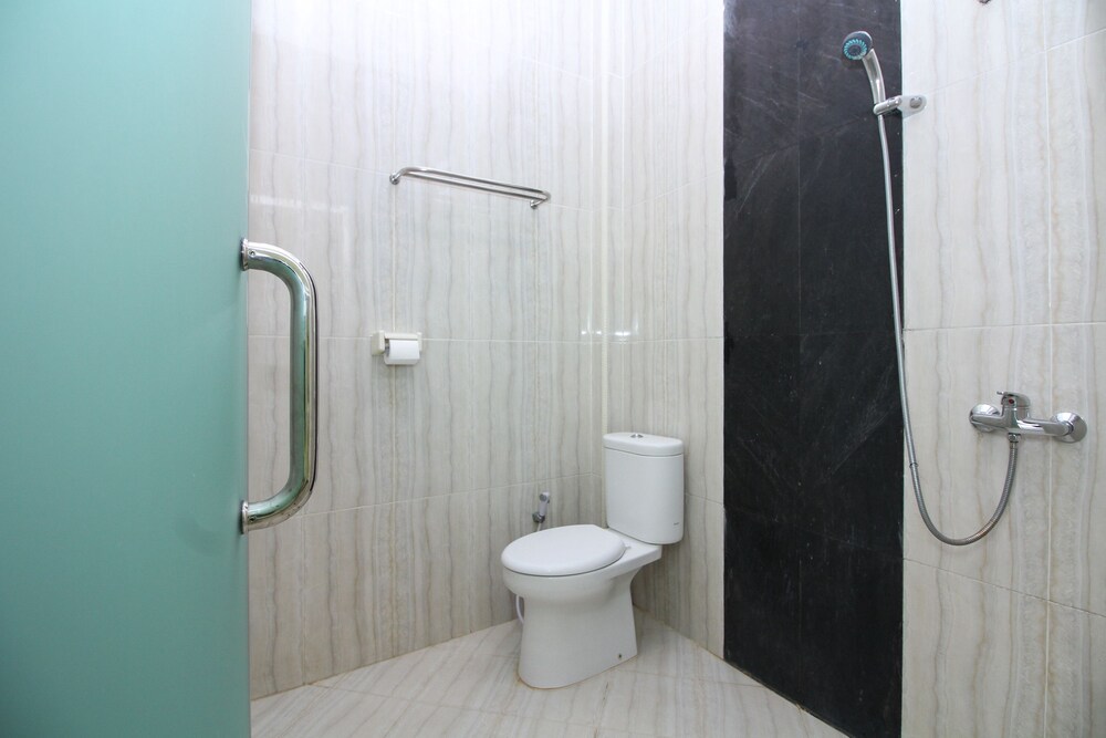 Purple Hotel Palu By Airy Rooms