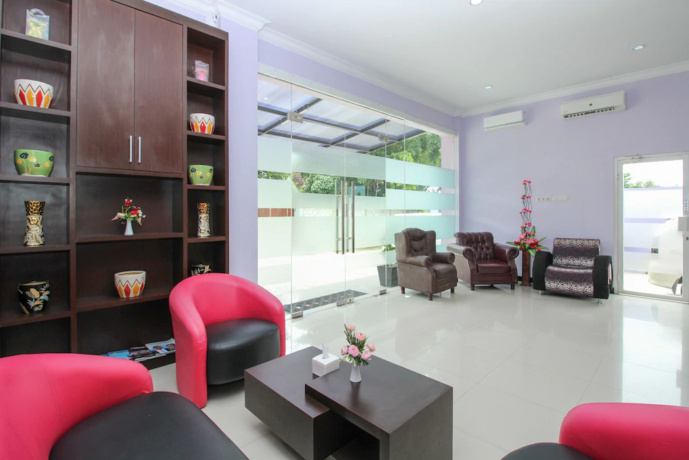 Purple Hotel Palu By Airy Rooms
