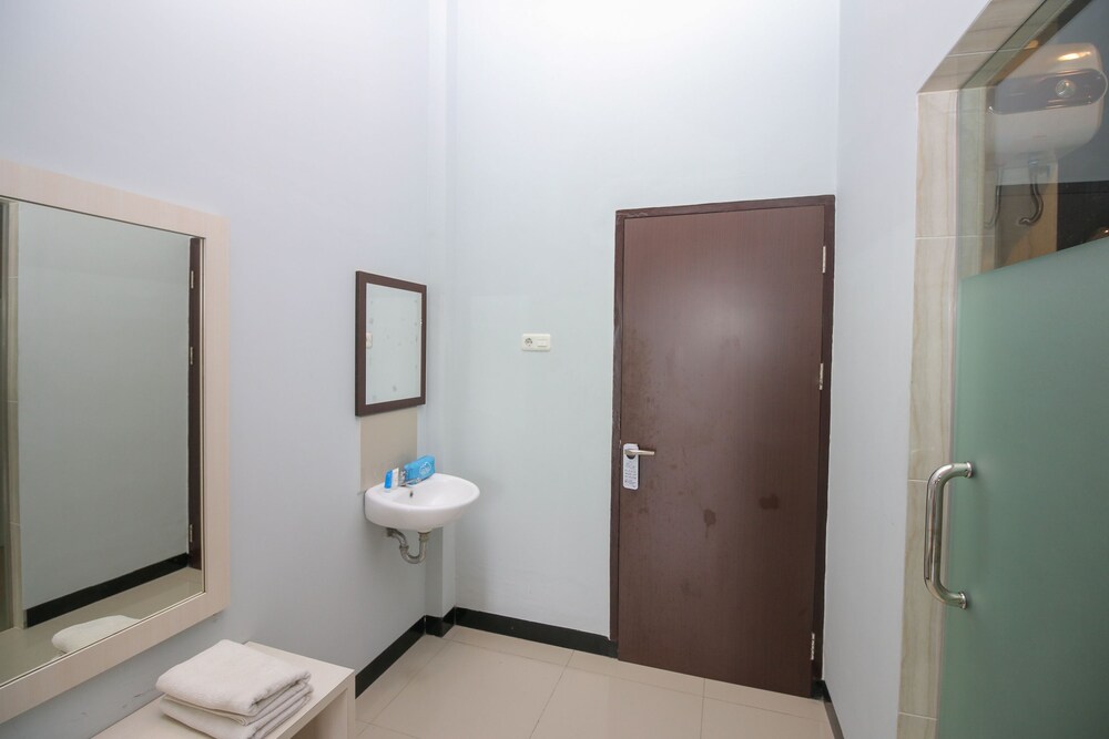 Purple Hotel Palu By Airy Rooms