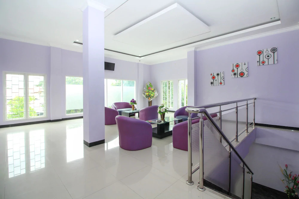 Purple Hotel Palu By Airy Rooms