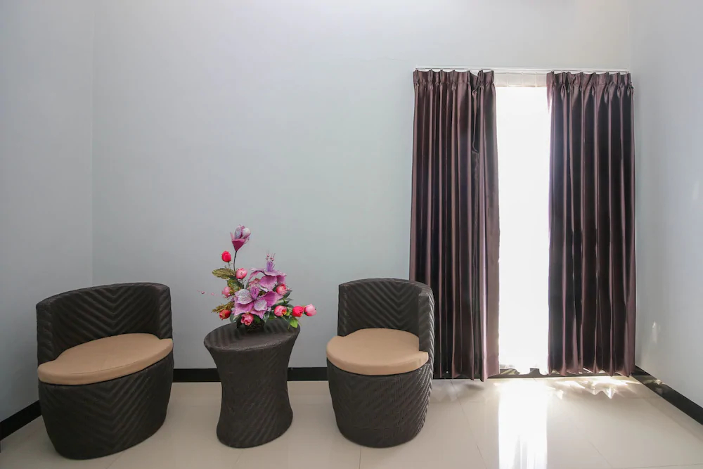 Purple Hotel Palu By Airy Rooms